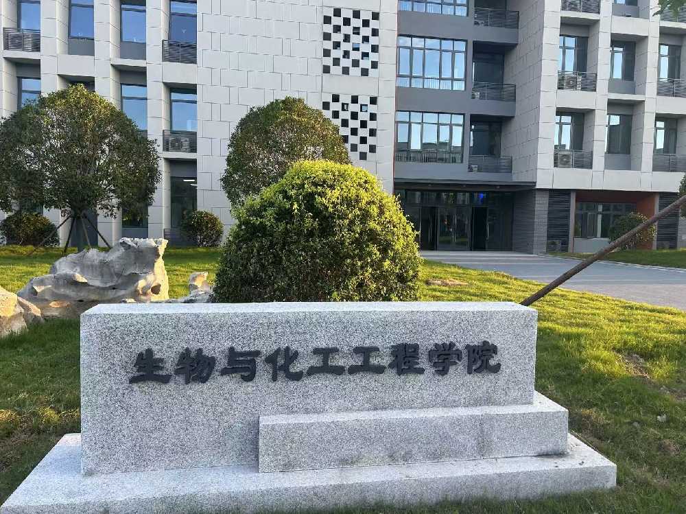 顺义区扬州职业大学体育场高杆灯项目